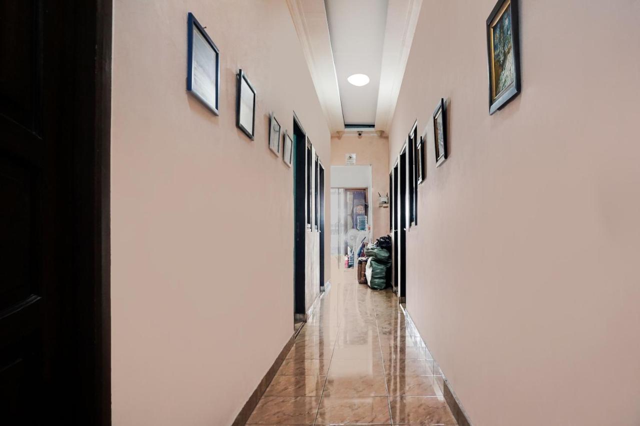 ג'קרטה Oyo 91754 Wisma Tiqita Syariah מראה חיצוני תמונה
