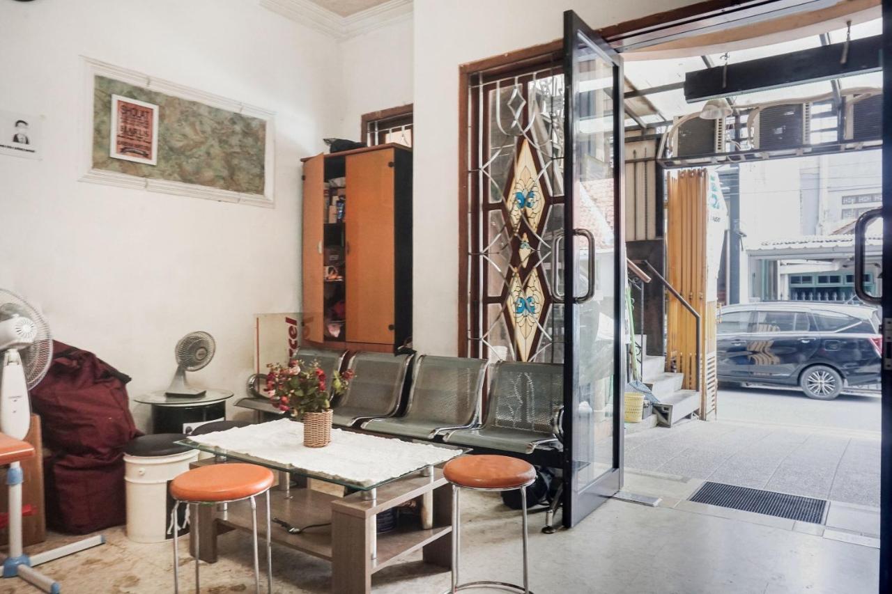 ג'קרטה Oyo 91754 Wisma Tiqita Syariah מראה חיצוני תמונה