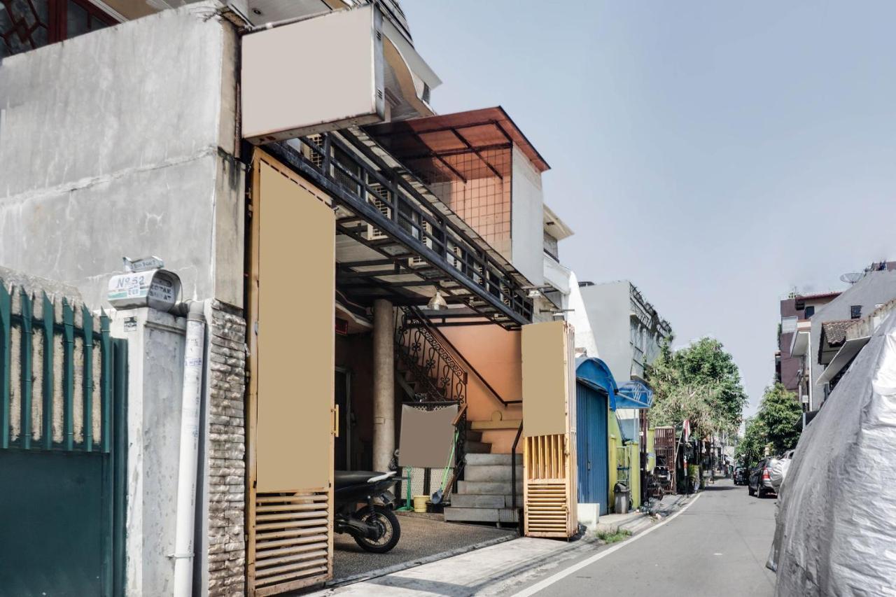ג'קרטה Oyo 91754 Wisma Tiqita Syariah מראה חיצוני תמונה